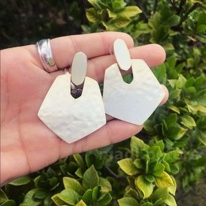 Kendra Scott Finch Earrings in Gold